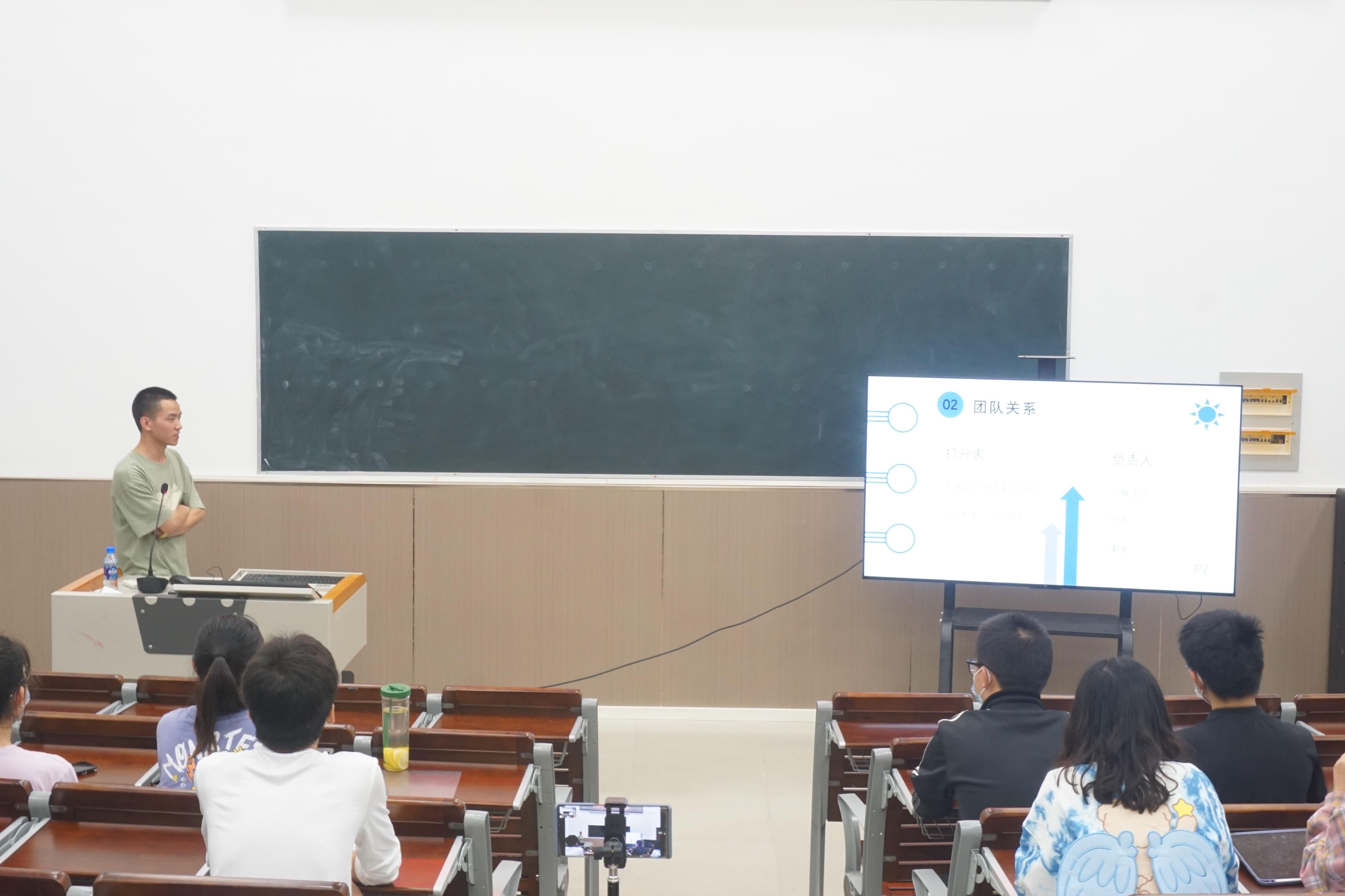 国产又色又粗又黄又爽第八届中国国际“互联网+”大学生 创业创新大赛动员大会暨辅导讲座圆满落幕