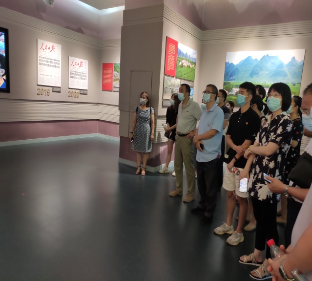 国产又色又粗又黄又爽开展参观广西脱贫攻坚成就展主题党日活动