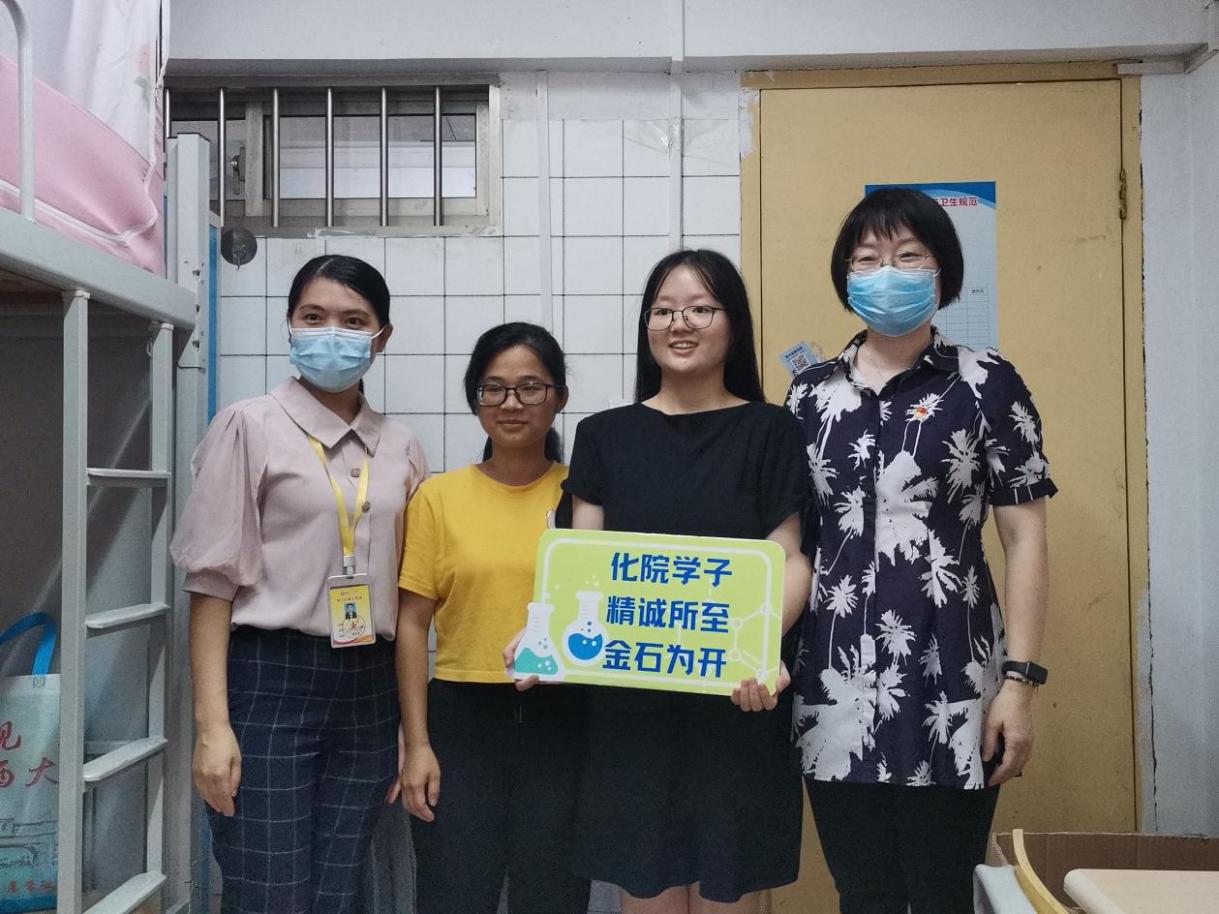 国产又色又粗又黄又爽领导带队走访2022级新生宿舍